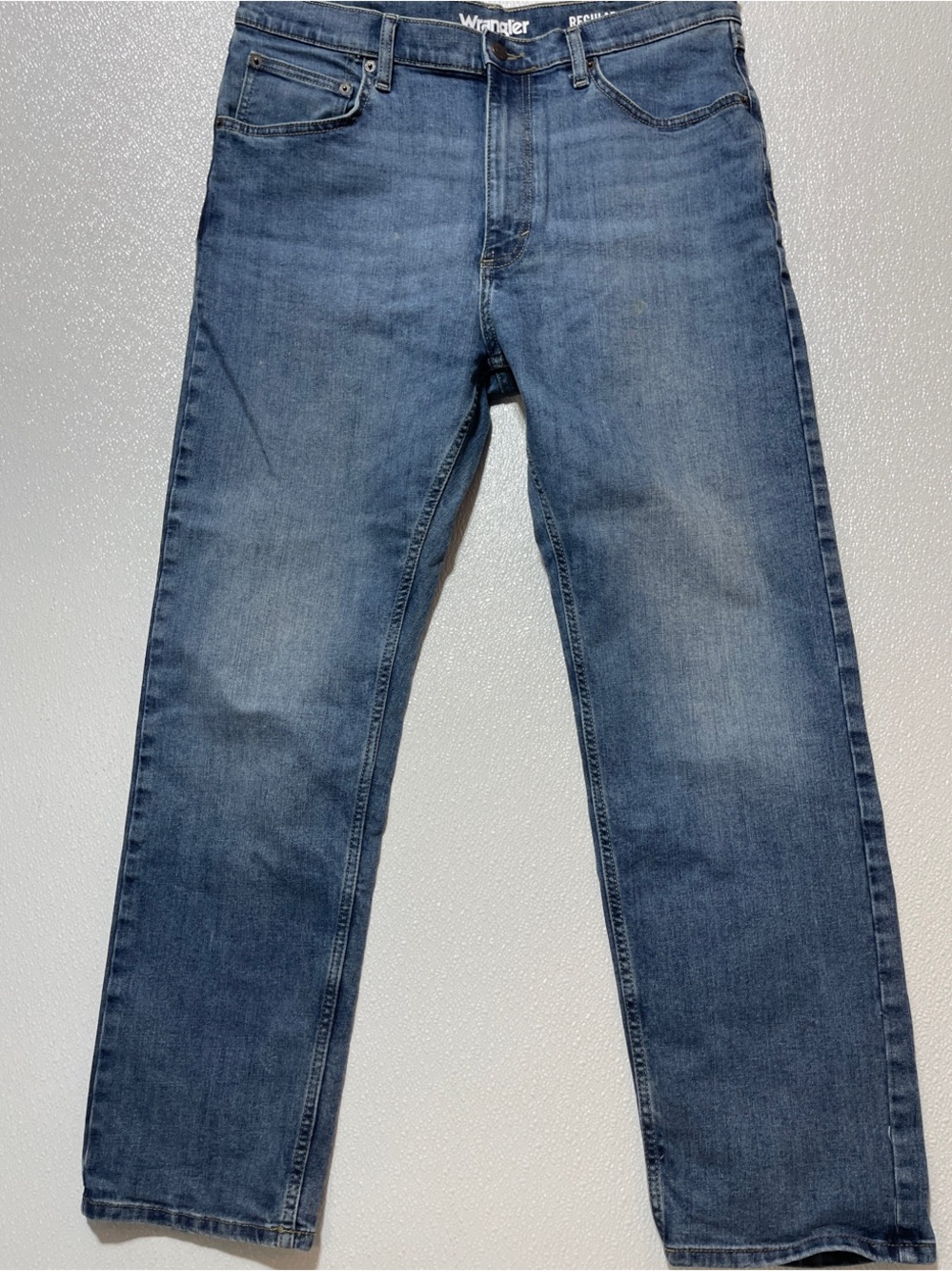 5/$25 Wrangler Men's Medium Wash Straight Jeans